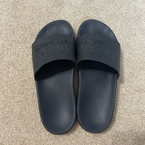 Coach Slides with Horse & Carriage—Black, sz 6